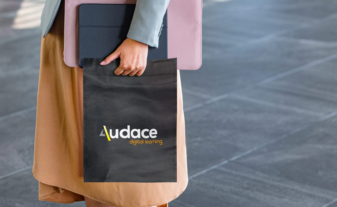 Compact - Tilpassede Non Woven poser gallery thumbnail