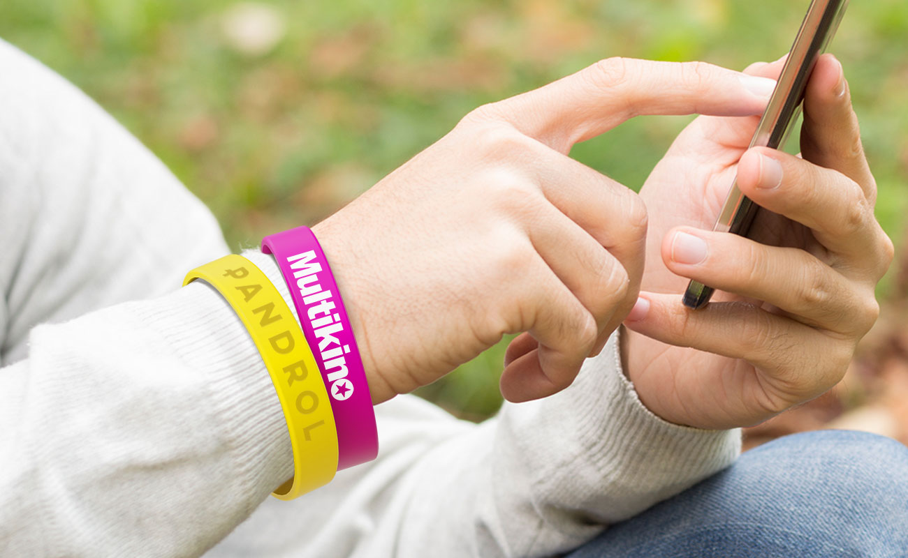 Revo - Armbånd af silikone med logo gallery thumbnail