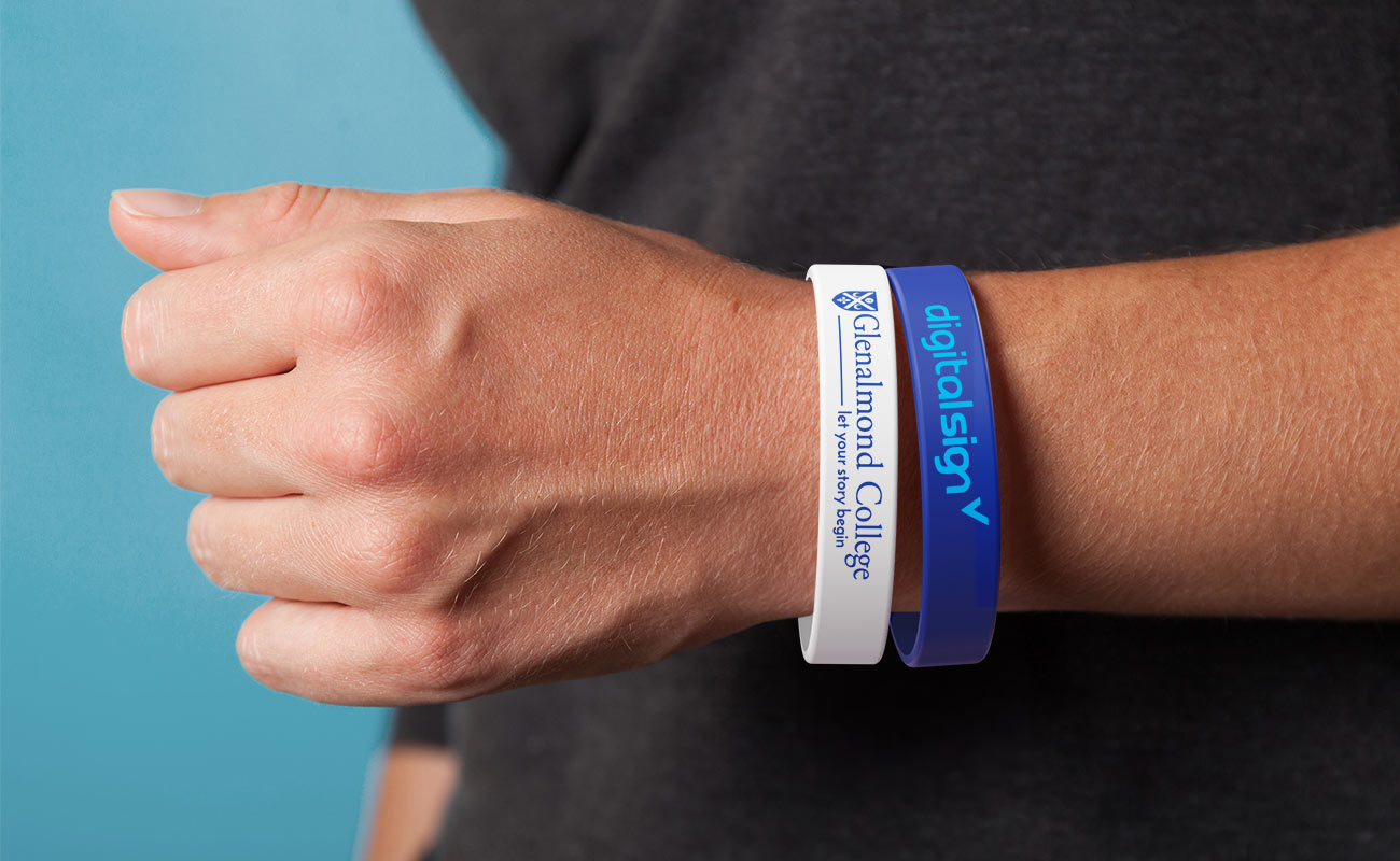 Revo - Salgsfremmende Armbånd af silikone med logo gallery thumbnail